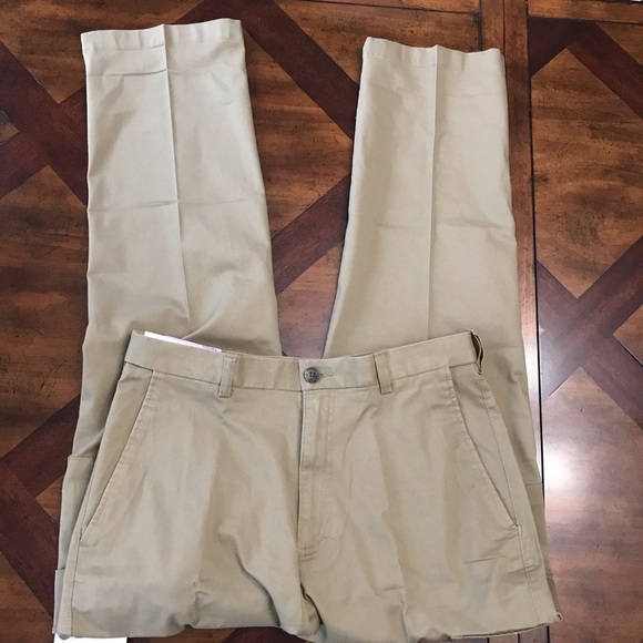 Haggar® Men's Classic Fit Flat-Front Stretch Comfort Cargo Pant - Picture 7 of 7